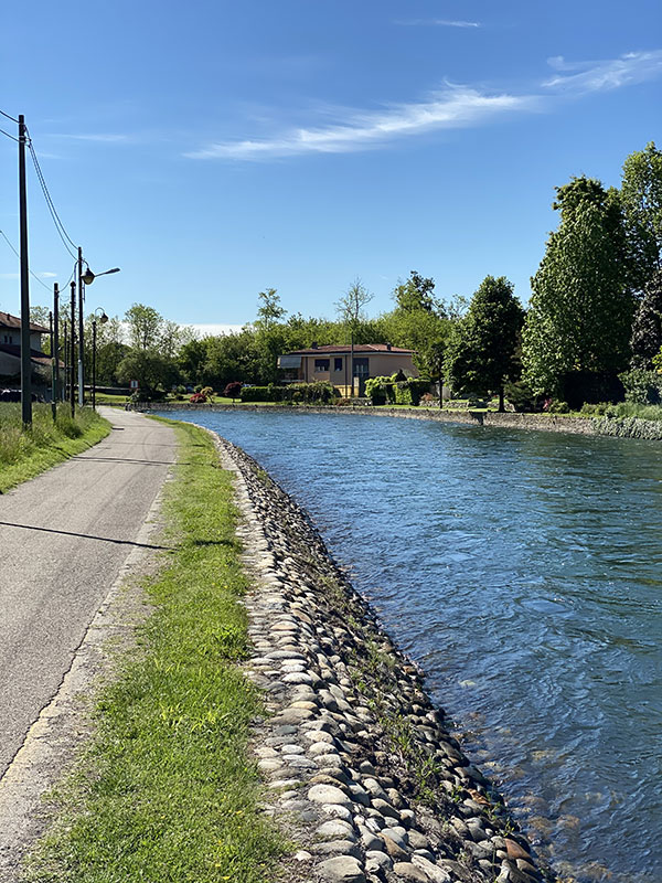 Scorci-paesaggistici-lungo-l'Alzaia-Naviglio-Grande,-Turbigo